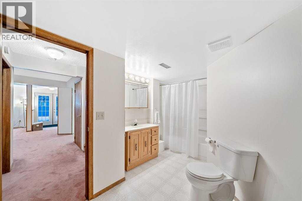 16 Sandringham Close NW, Calgary, Alberta  T3K 3W8 - Photo 35 - A2286563