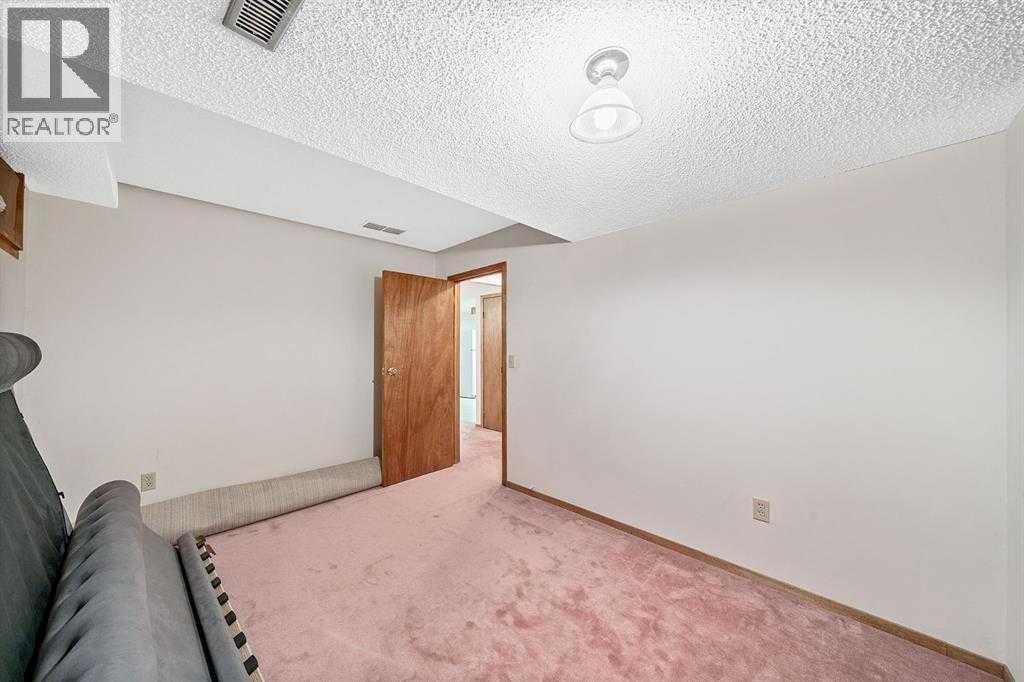 16 Sandringham Close NW, Calgary, Alberta  T3K 3W8 - Photo 33 - A2286563