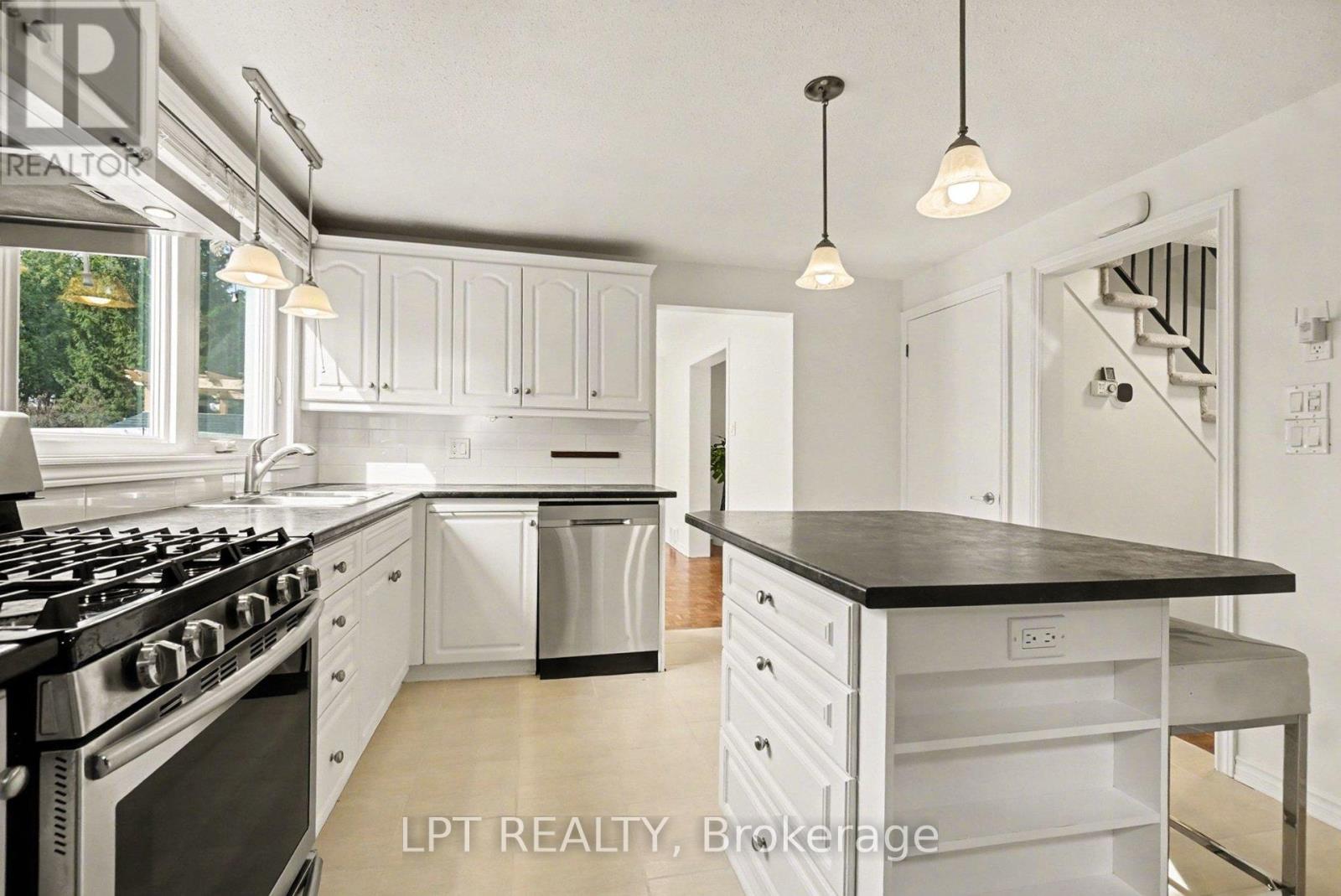 38 Lindhurst Crescent, Ottawa, Ontario  K2G 0T7 - Photo 4 - X13019868