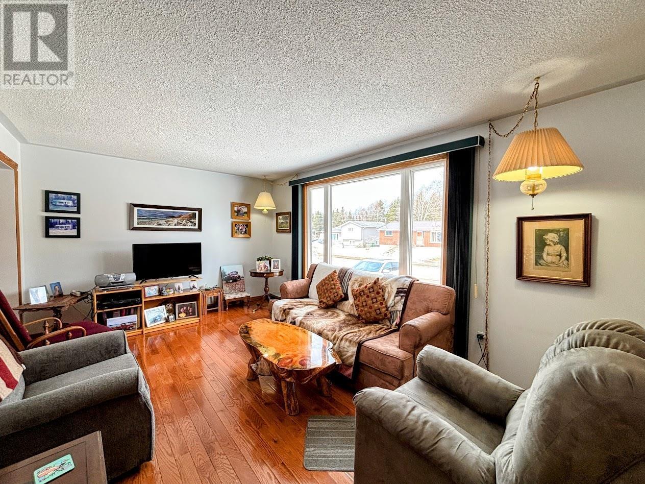 14 Lloyd Irwin St, Marathon, Ontario  P0T 2E0 - Photo 3 - TB2600744