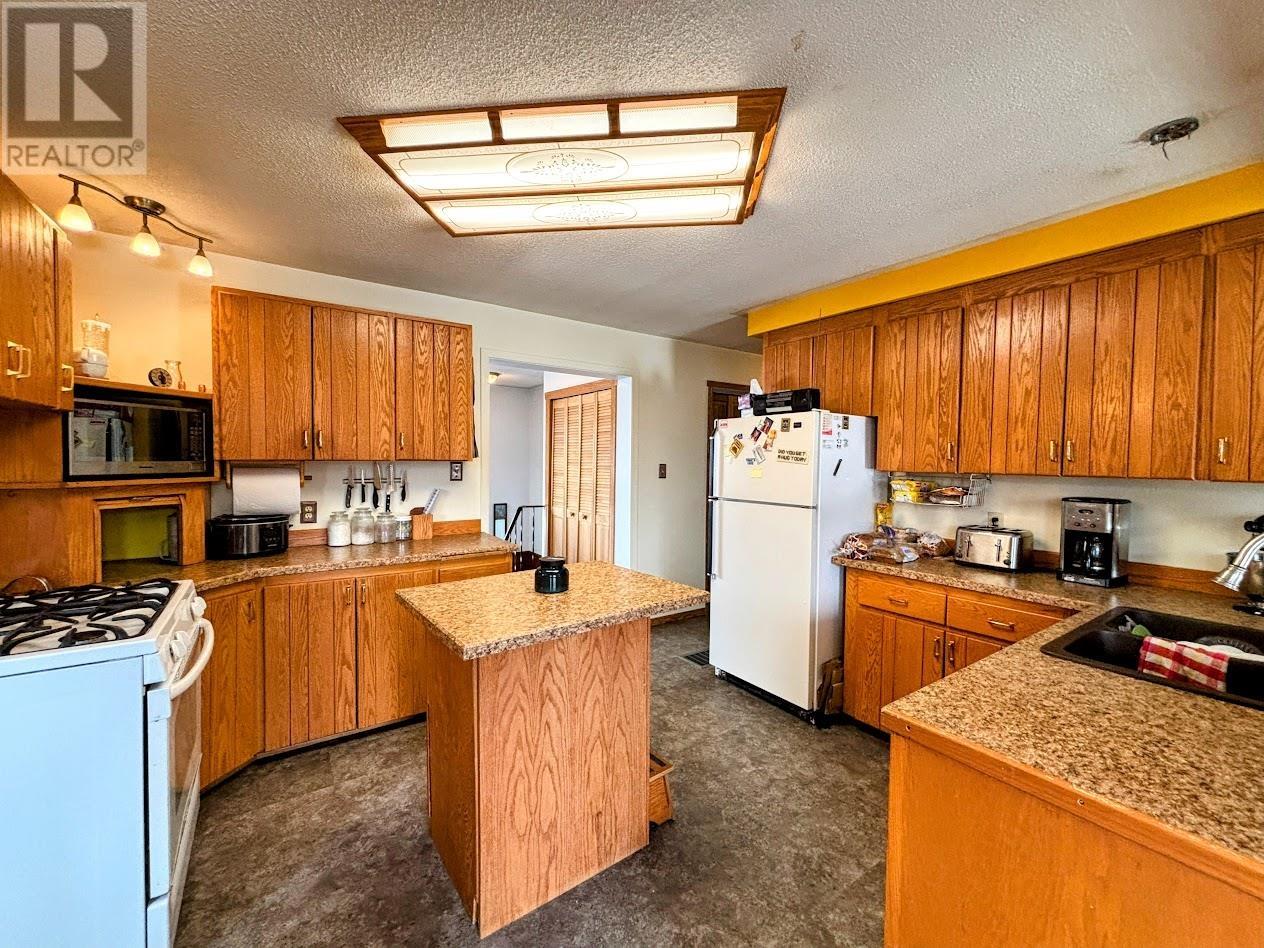 14 Lloyd Irwin St, Marathon, Ontario  P0T 2E0 - Photo 8 - TB2600744