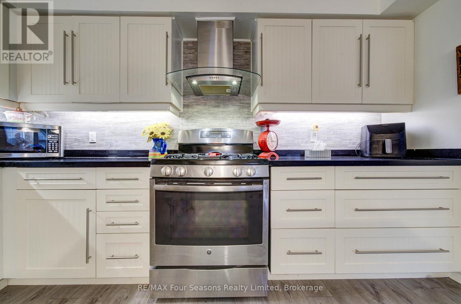 9 Brooke Avenue, Collingwood, Ontario  L9Y 5K6 - Photo 10 - S13019940