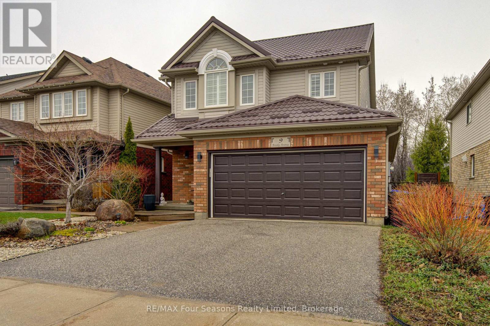 9 Brooke Avenue, Collingwood, Ontario  L9Y 5K6 - Photo 2 - S13019940