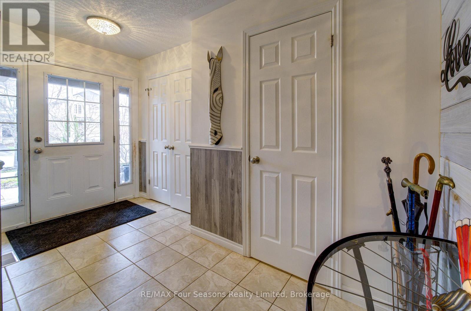 9 Brooke Avenue, Collingwood, Ontario  L9Y 5K6 - Photo 3 - S13019940