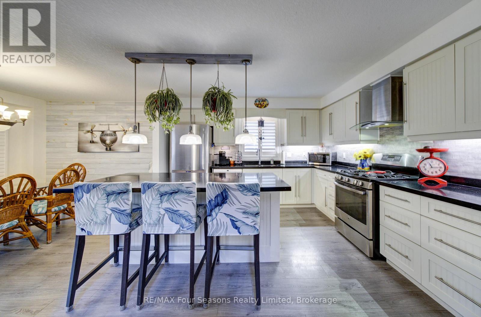 9 Brooke Avenue, Collingwood, Ontario  L9Y 5K6 - Photo 5 - S13019940