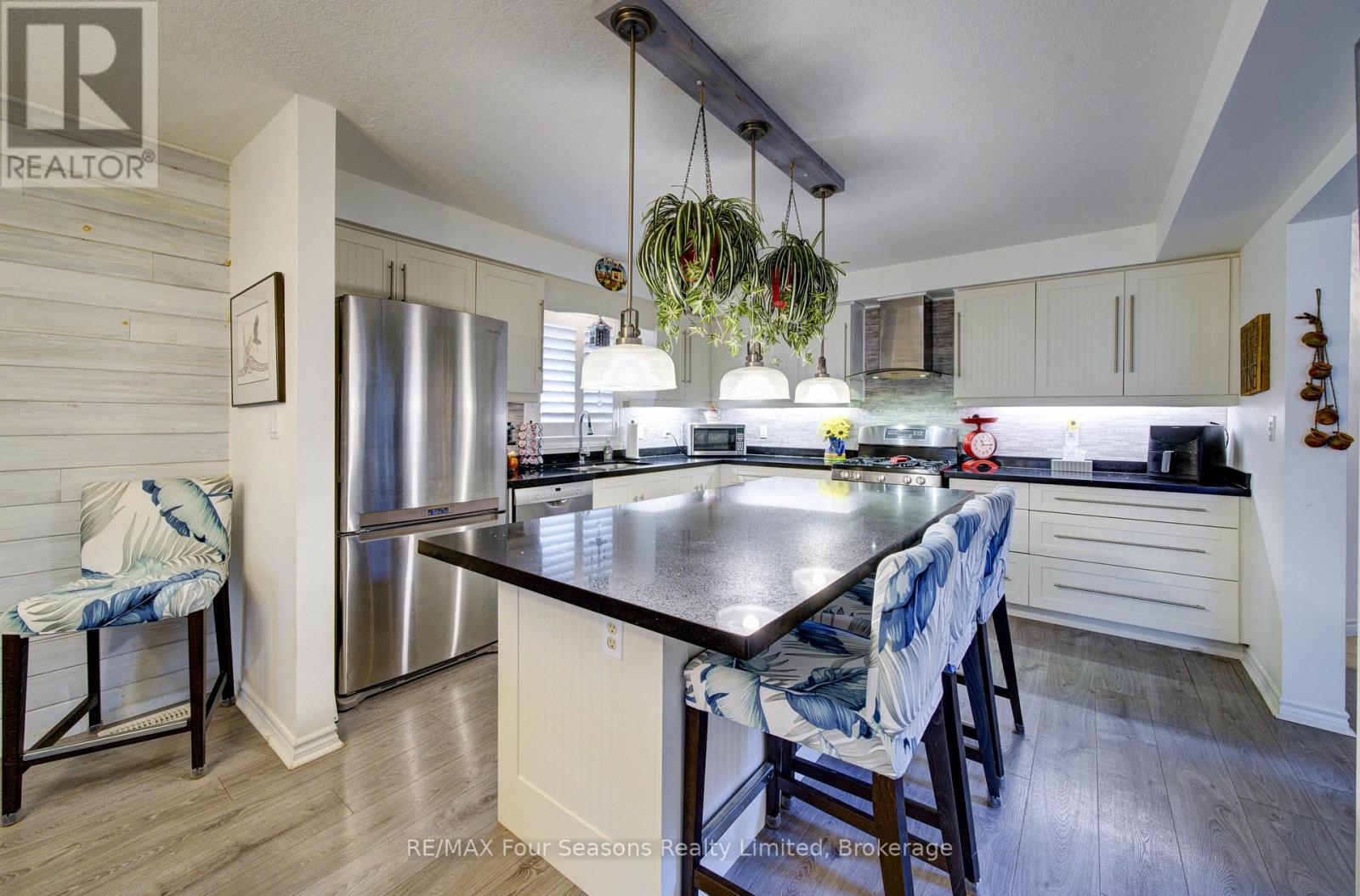 9 Brooke Avenue, Collingwood, Ontario  L9Y 5K6 - Photo 6 - S13019940