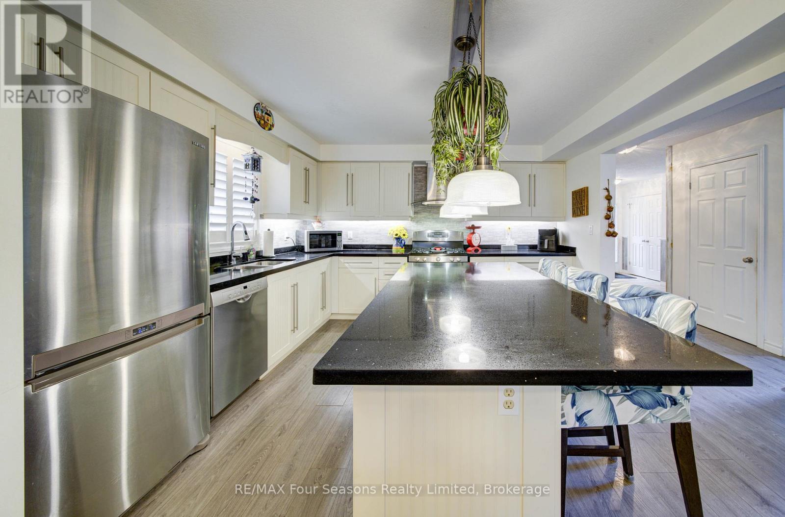 9 Brooke Avenue, Collingwood, Ontario  L9Y 5K6 - Photo 7 - S13019940