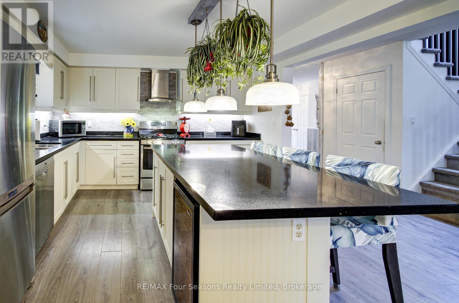 9 Brooke Avenue, Collingwood, Ontario  L9Y 5K6 - Photo 8 - S13019940