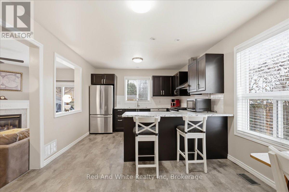 103 Downing Crescent, Barrie, Ontario  L4N 8V5 - Photo 10 - S13020016