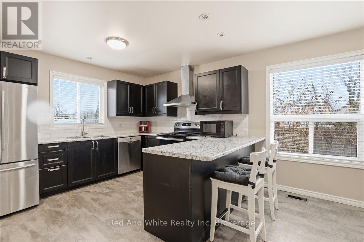 103 Downing Crescent, Barrie, Ontario  L4N 8V5 - Photo 11 - S13020016