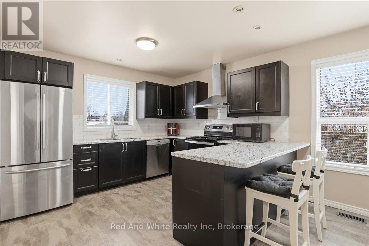 103 Downing Crescent, Barrie, Ontario  L4N 8V5 - Photo 12 - S13020016