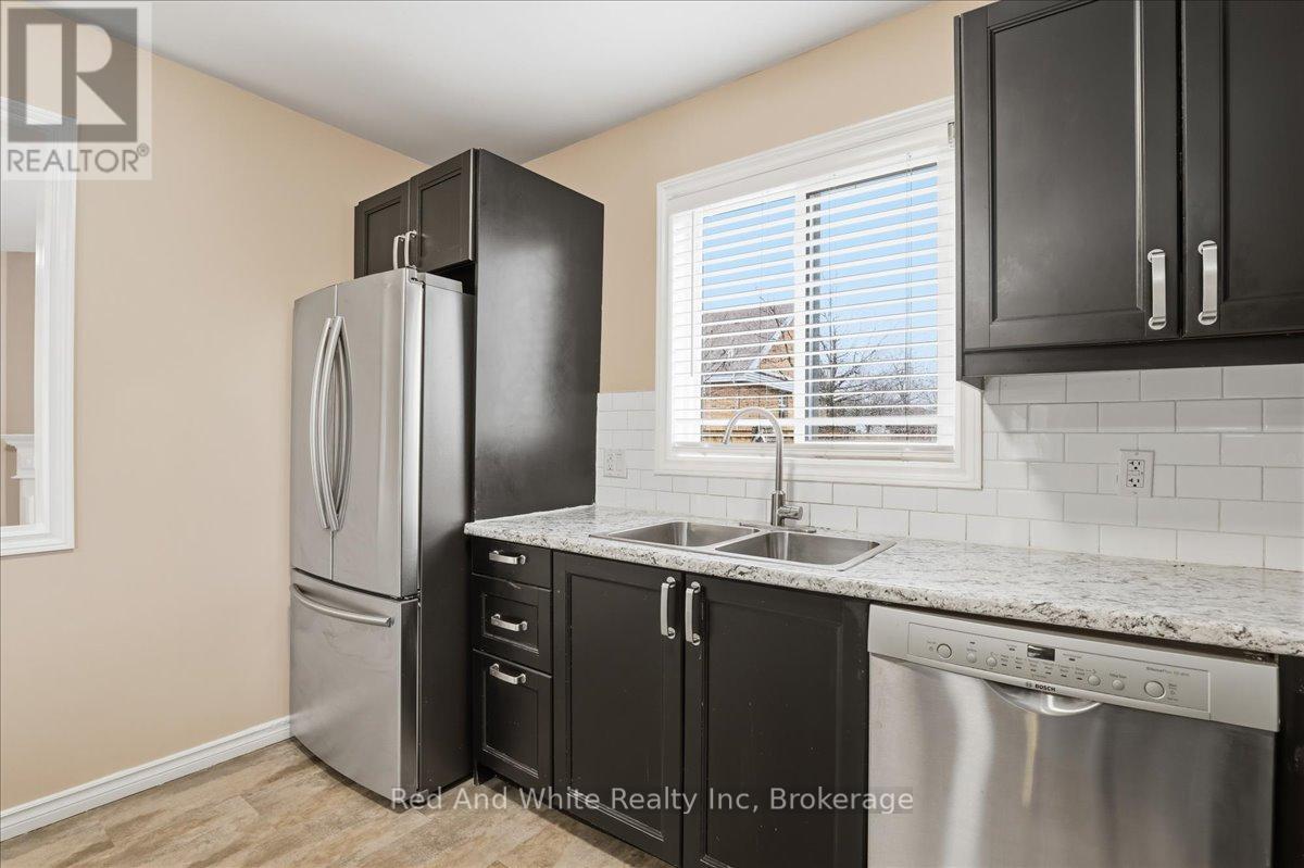 103 Downing Crescent, Barrie, Ontario  L4N 8V5 - Photo 16 - S13020016