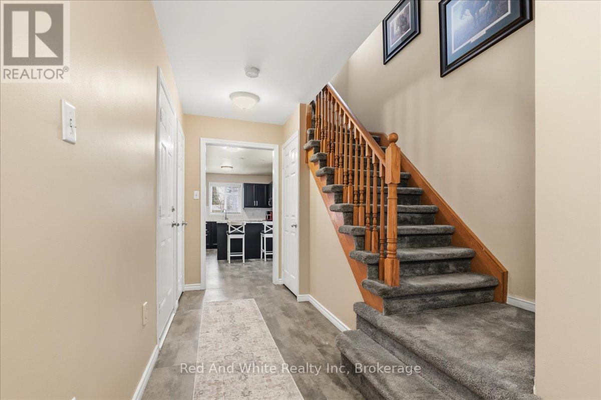 103 Downing Crescent, Barrie, Ontario  L4N 8V5 - Photo 8 - S13020016