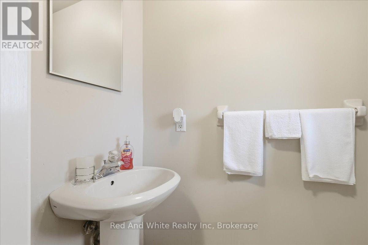 103 Downing Crescent, Barrie, Ontario  L4N 8V5 - Photo 9 - S13020016