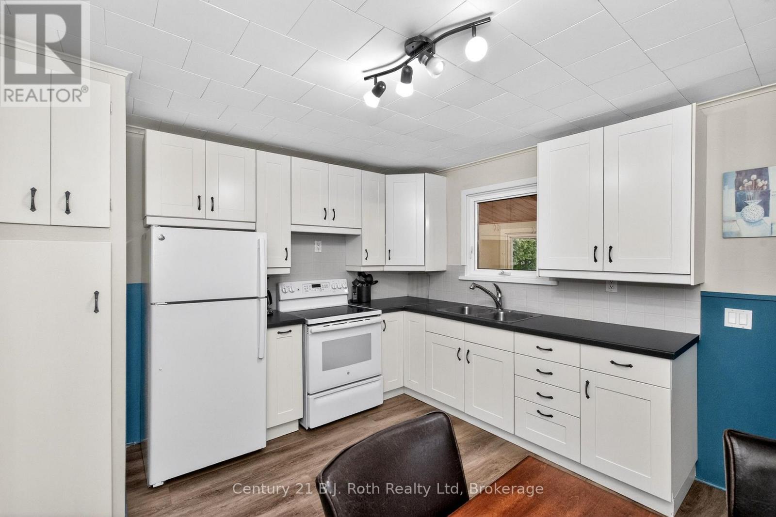 14 Wolfe Street, Penetanguishene, Ontario  L9M 1B9 - Photo 13 - S13020104