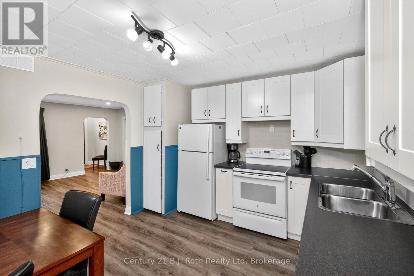 14 Wolfe Street, Penetanguishene, Ontario  L9M 1B9 - Photo 14 - S13020104