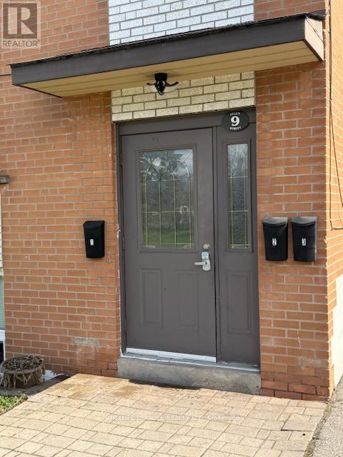 9 Ellen Street, Mississauga, Ontario  L5M 1R8 - Photo 2 - W12993666