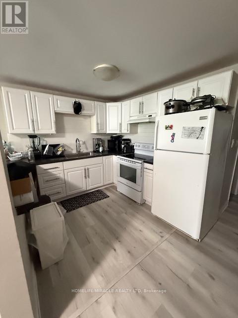 9 Ellen Street, Mississauga, Ontario  L5M 1R8 - Photo 4 - W12993666