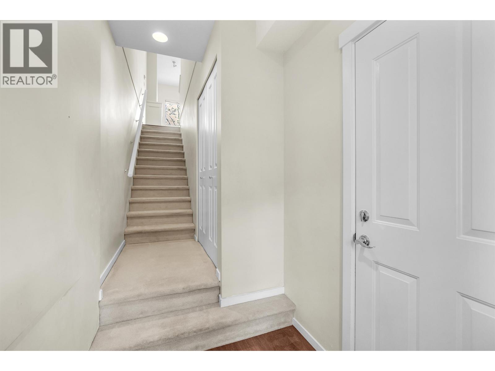 162 3105 Dayanee Springs Boulevard, Coquitlam, British Columbia  V3E 0C2 - Photo 2 - R3113215