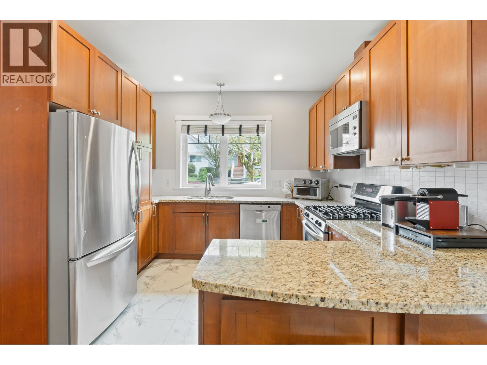 4103 Inverness Street, Vancouver, British Columbia  V5V 5C5 - Photo 2 - R3113223