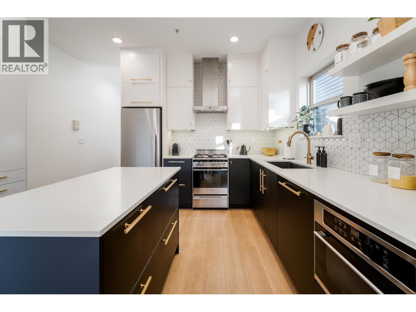 5418 Main Street, Vancouver, British Columbia  V5W 2R9 - Photo 3 - R3113229