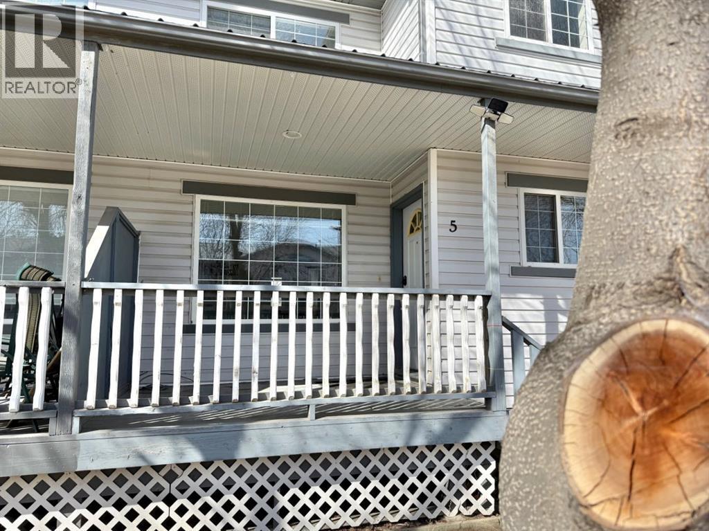 5 Garrow Crescent E, Brooks, Alberta  T1R 1H2 - Photo 2 - A2288196