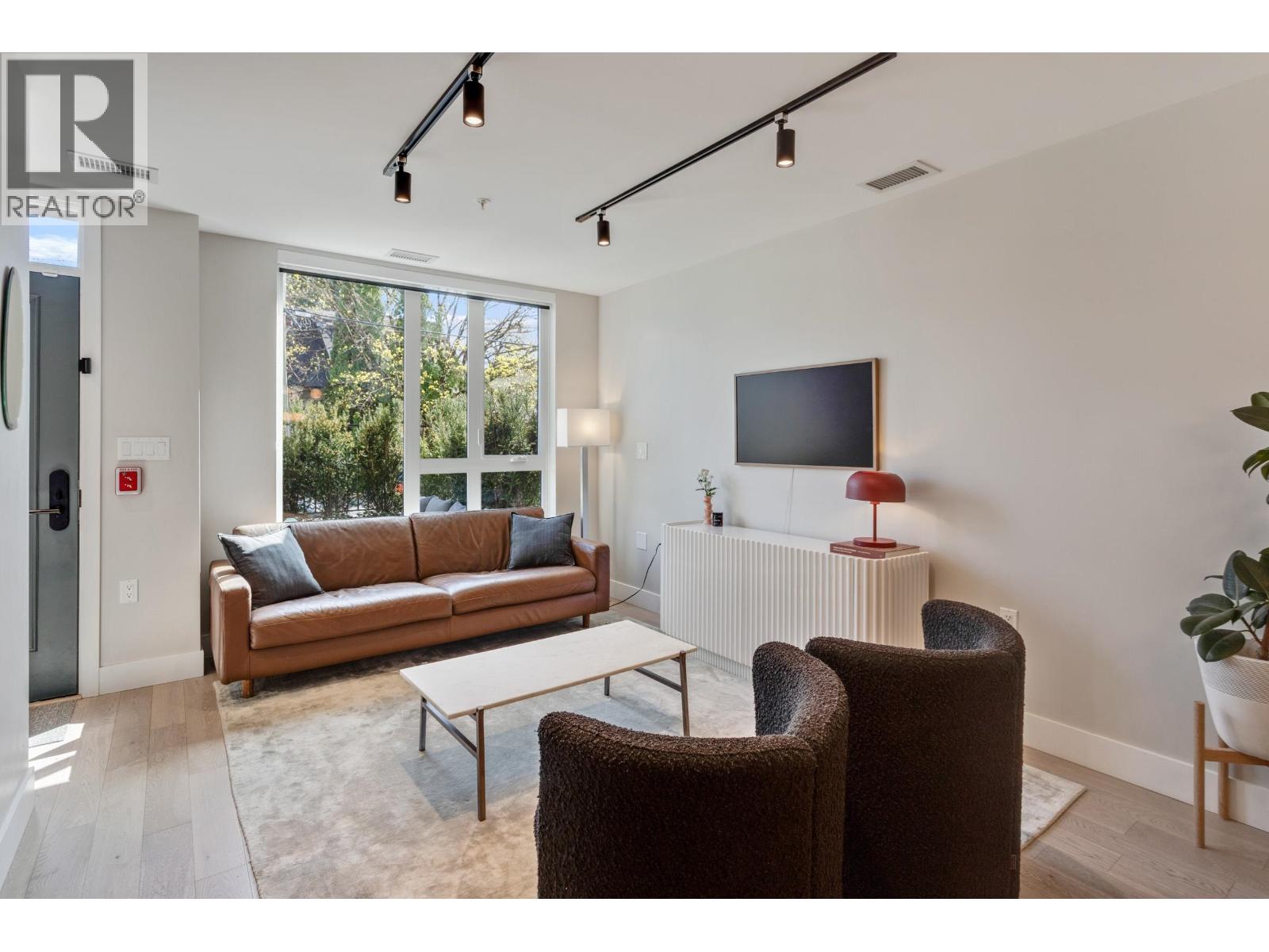 3973 Fleming Street, Vancouver, British Columbia  V5N 0J1 - Photo 2 - R3110559