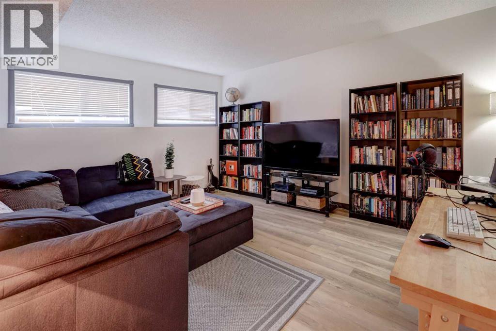 1816 Meadowbrook Drive SE, Airdrie, Alberta  T4A 1V4 - Photo 19 - A2290825