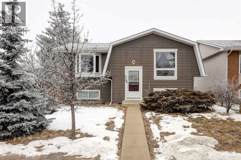 1816 Meadowbrook Drive SE, Airdrie, Alberta  T4A 1V4 - Photo 2 - A2290825