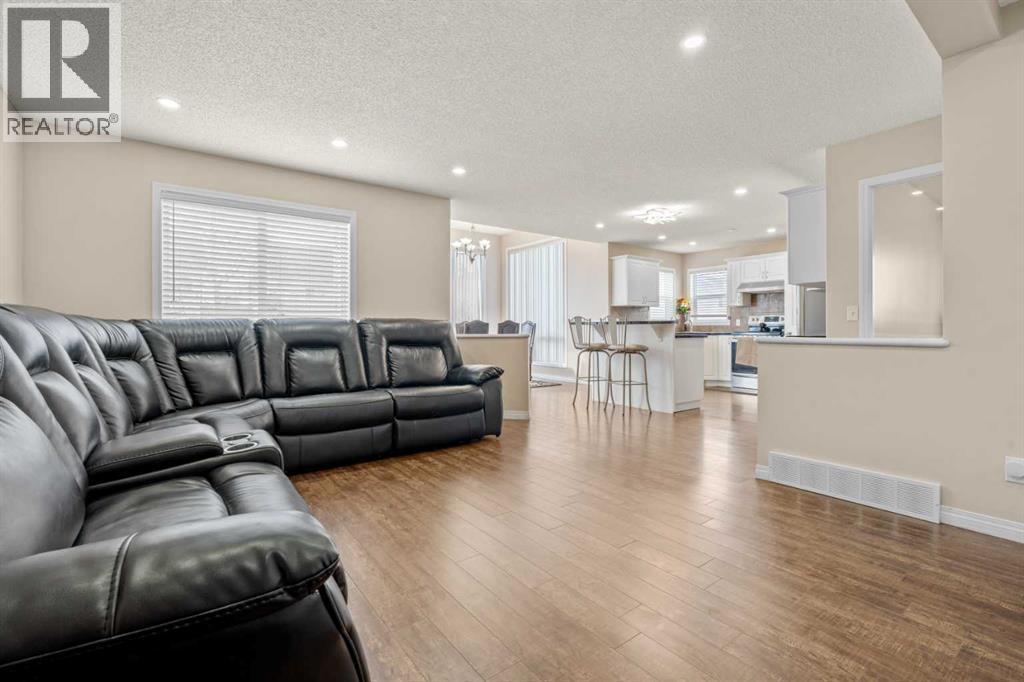 332 Oakmere Way, Chestermere, Alberta  T1X 1N3 - Photo 11 - A2300674