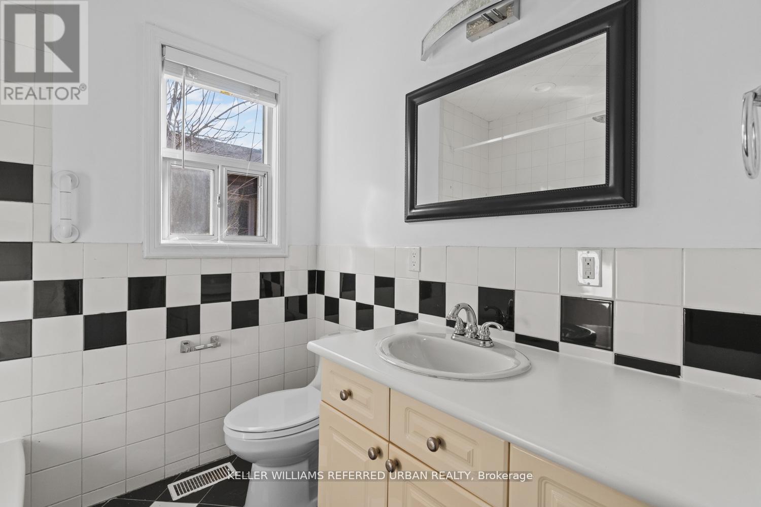 202 Park Home Avenue, Toronto, Ontario  M2R 1A2 - Photo 20 - C13019900