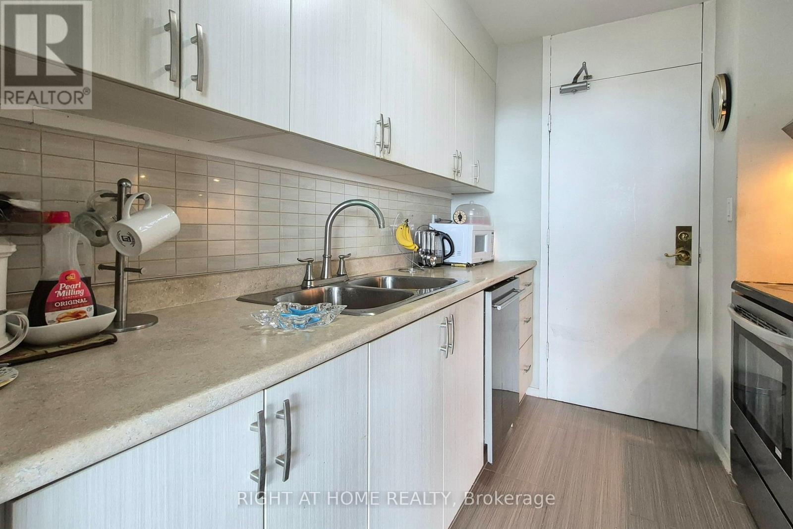 2605 - 135 Antibes Drive, Toronto, Ontario  M2R 2Z1 - Photo 8 - C13019934