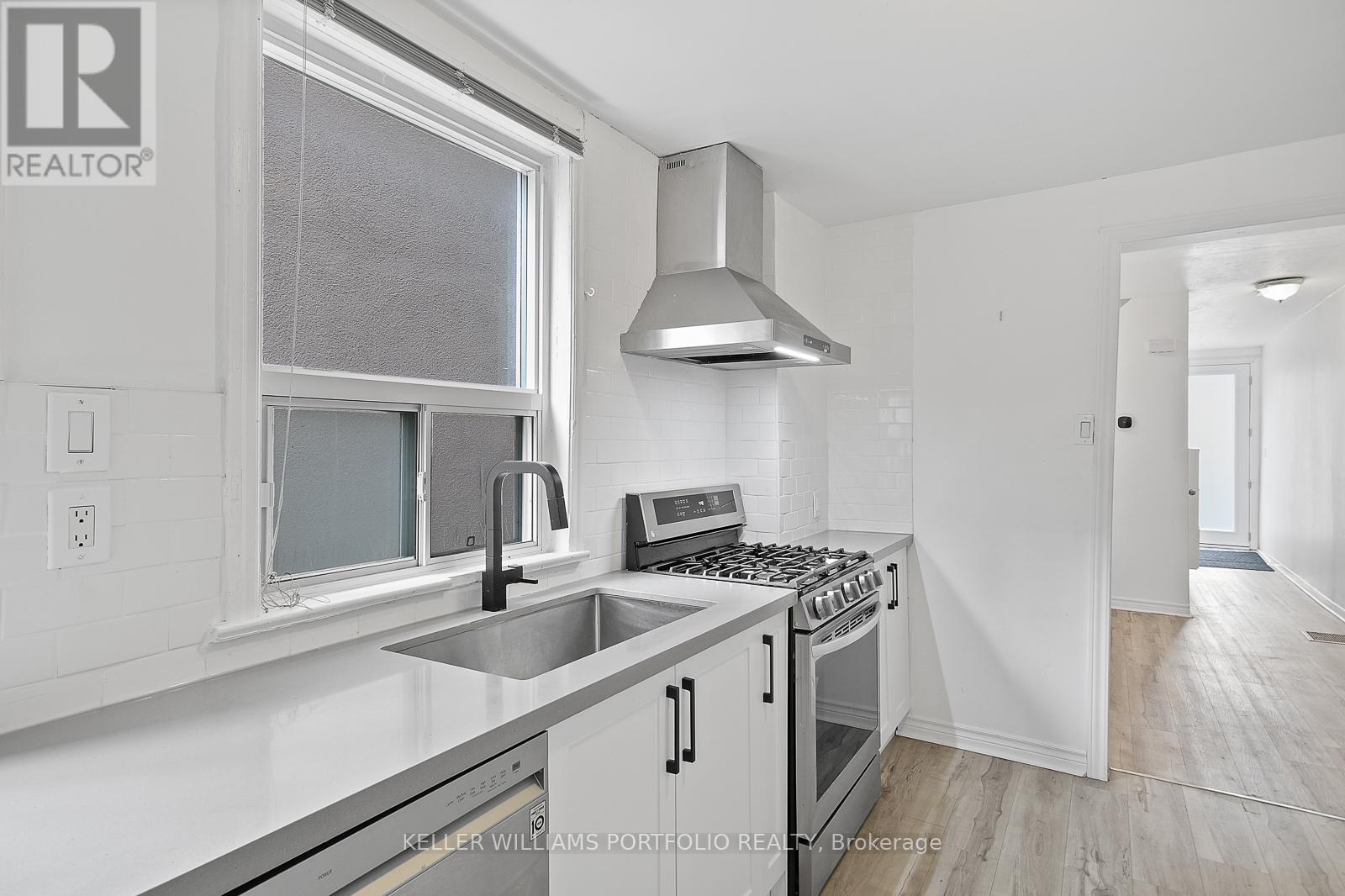 58 Manning Avenue, Toronto, Ontario  M6J 2K5 - Photo 17 - C13020054