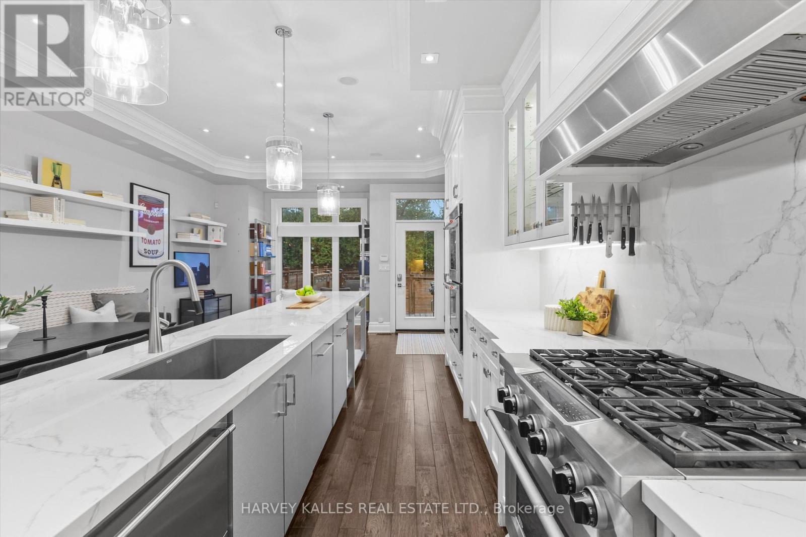 582 Woburn Avenue, Toronto, Ontario  M5M 1L9 - Photo 11 - C13020094