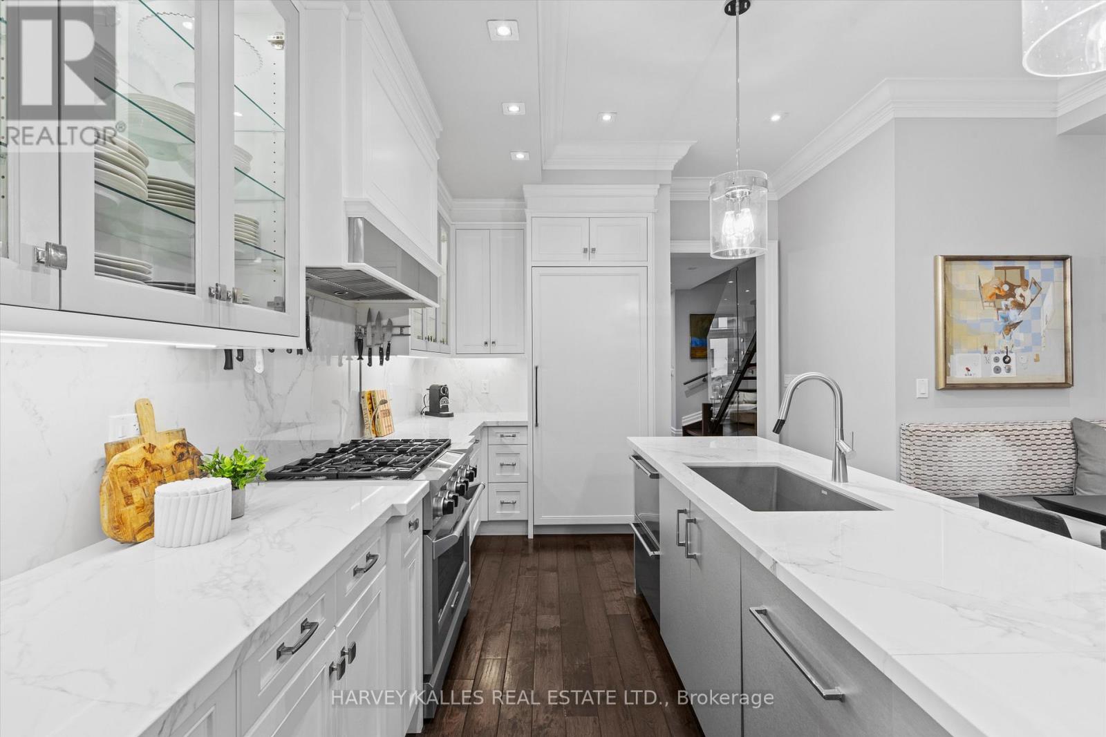 582 Woburn Avenue, Toronto, Ontario  M5M 1L9 - Photo 12 - C13020094