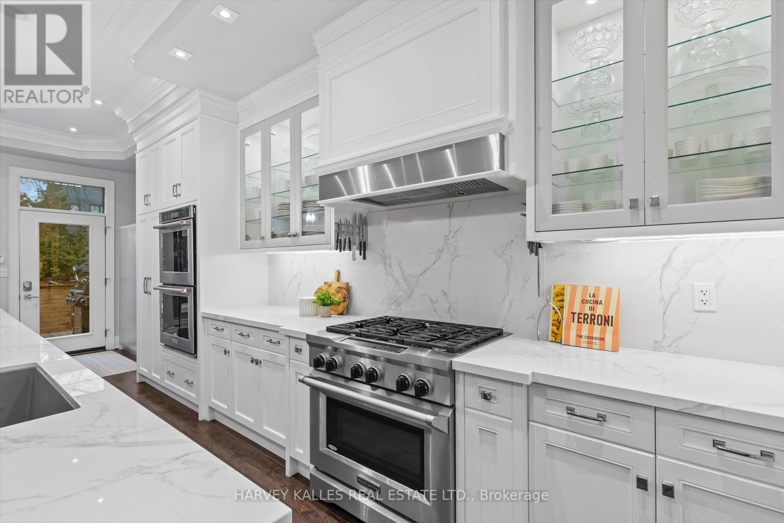 582 Woburn Avenue, Toronto, Ontario  M5M 1L9 - Photo 13 - C13020094