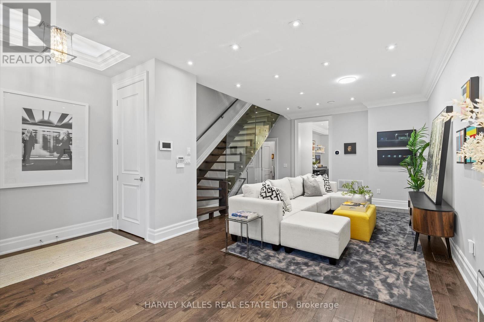 582 Woburn Avenue, Toronto, Ontario  M5M 1L9 - Photo 4 - C13020094