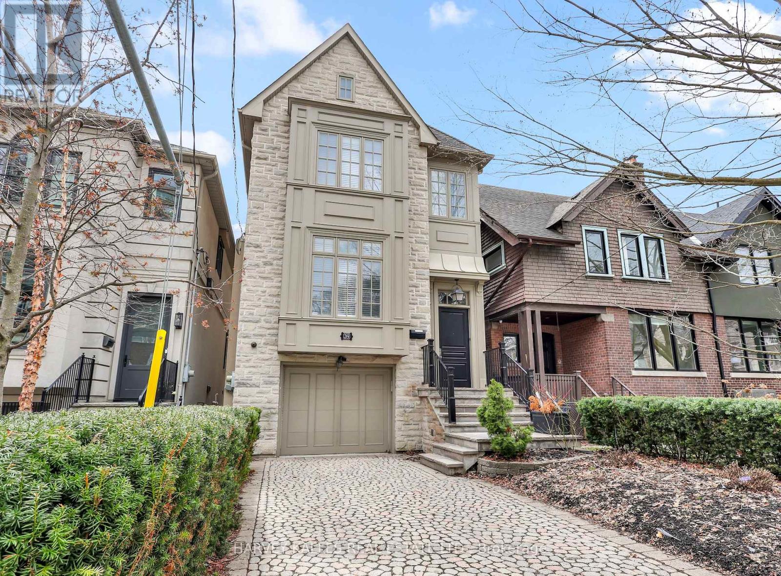 39 GORMLEY AVENUE, Toronto, Ontario