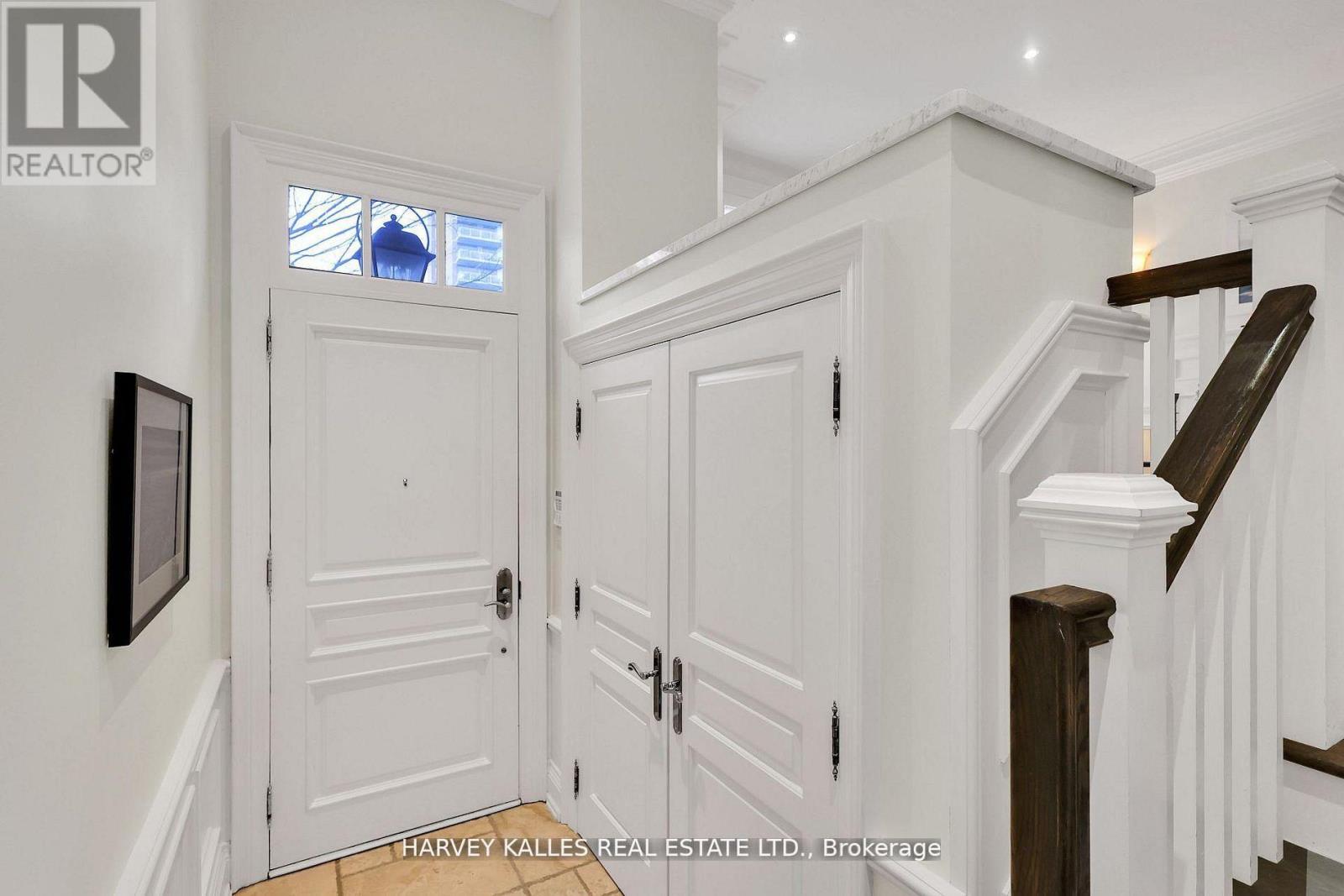 39 Gormley Avenue, Toronto, Ontario  M4V 1Y9 - Photo 4 - C13020112