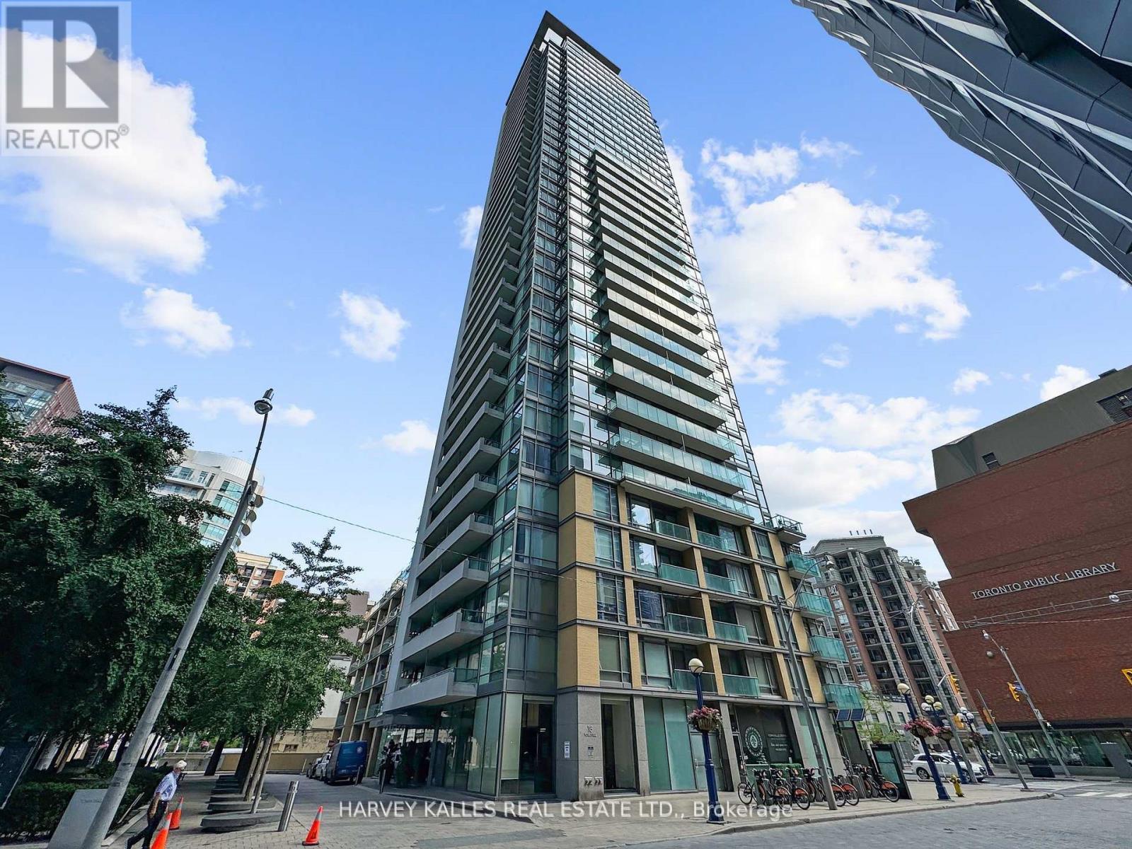 1606 - 18 YORKVILLE AVENUE, Toronto, Ontario