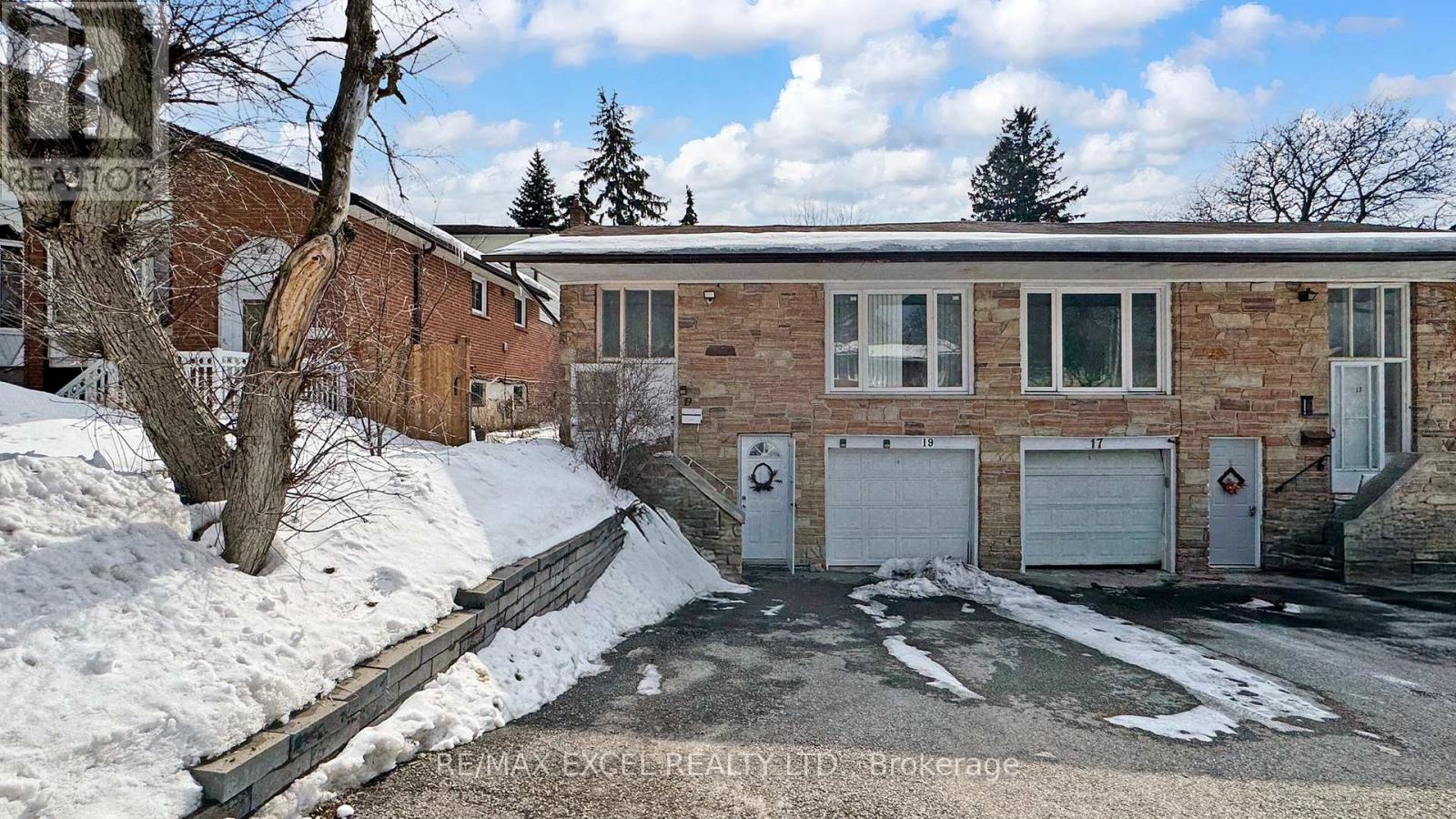 19 CLANCY DRIVE, Toronto, Ontario