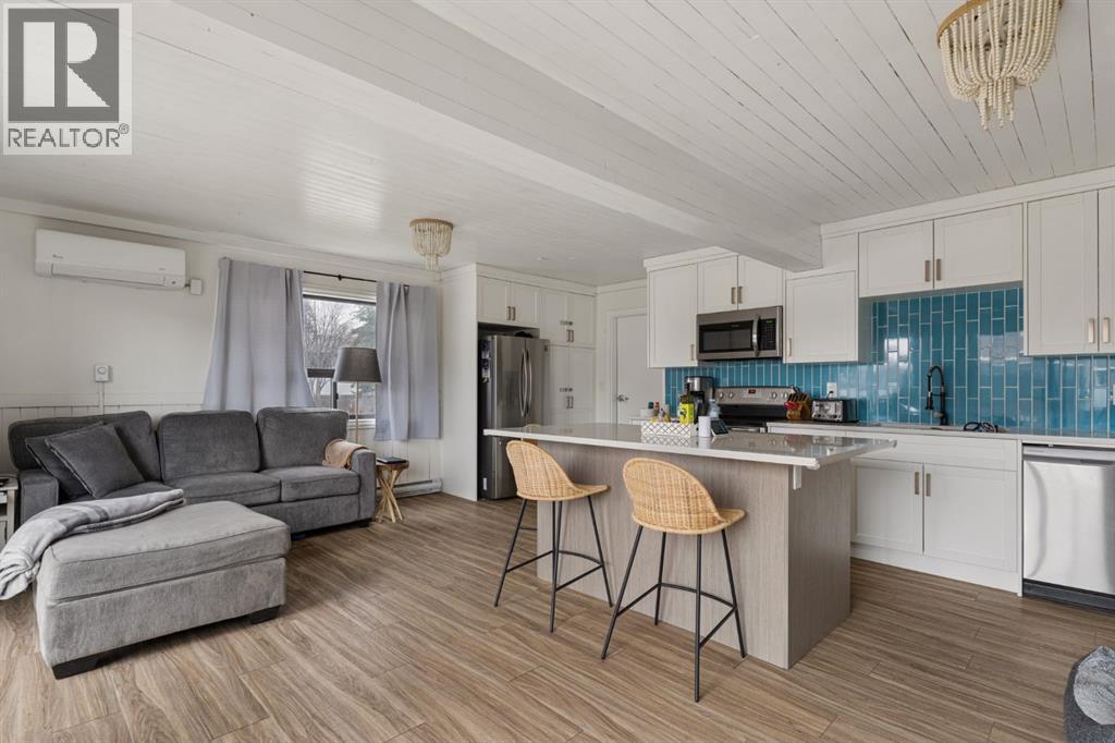 5019 52 Street, Sylvan Lake, Alberta  T4S 1E4 - Photo 2 - A2303454