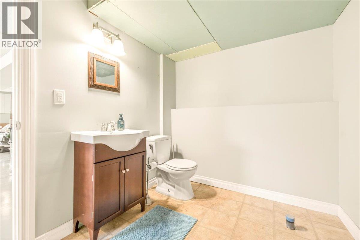 1293 Ponderosa Drive, Sparwood, British Columbia  V0B 2G2 - Photo 24 - 10384037