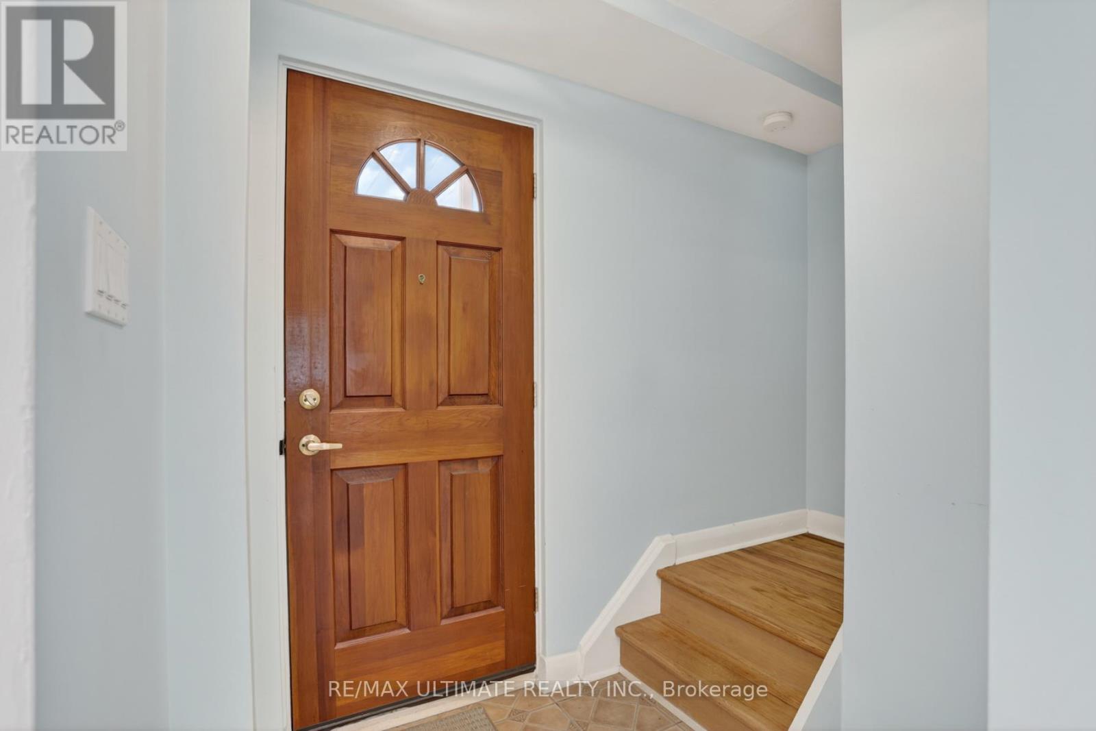 128 Woodfern Drive, Toronto, Ontario  M1K 2L5 - Photo 4 - E13019976