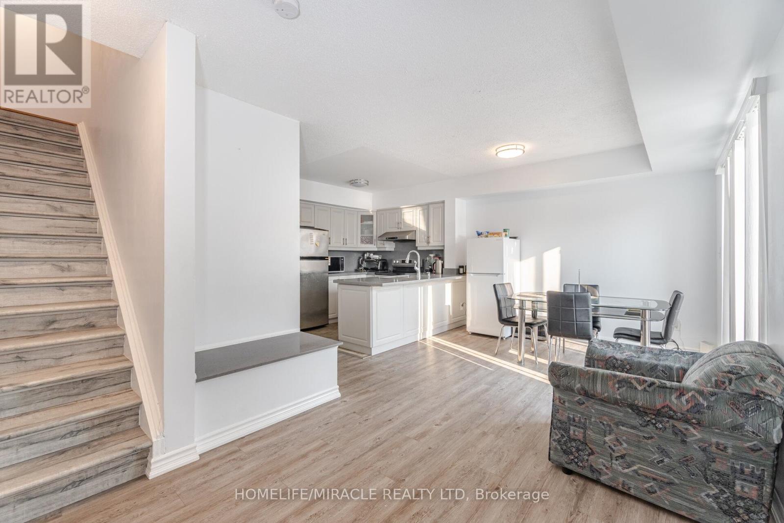 2002 - 3049 Finch Avenue W, Toronto, Ontario  M9M 0A5 - Photo 13 - W13014084