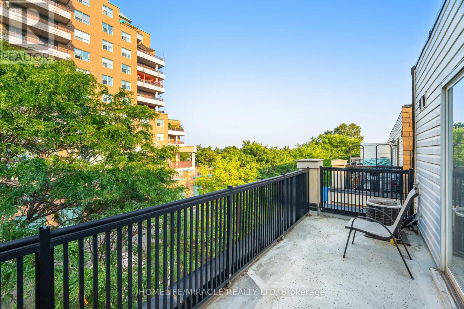 2002 - 3049 Finch Avenue W, Toronto, Ontario  M9M 0A5 - Photo 23 - W13014084