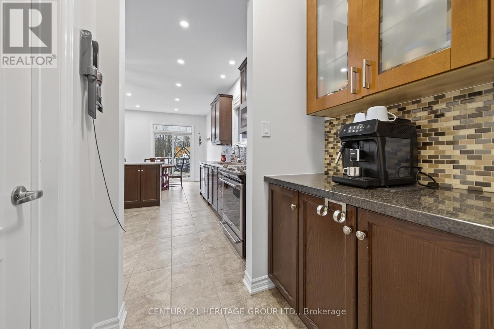 136 Riveredge Drive, Georgina, Ontario  L4P 2P3 - Photo 8 - N13020152