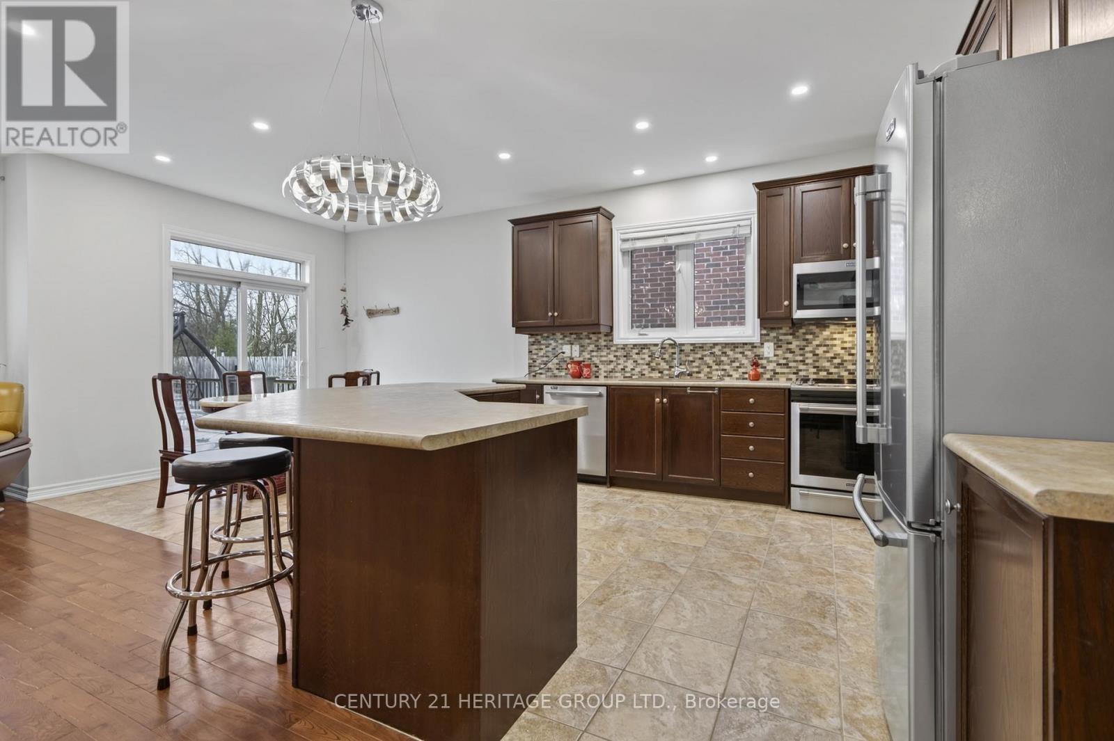 136 Riveredge Drive, Georgina, Ontario  L4P 2P3 - Photo 9 - N13020152