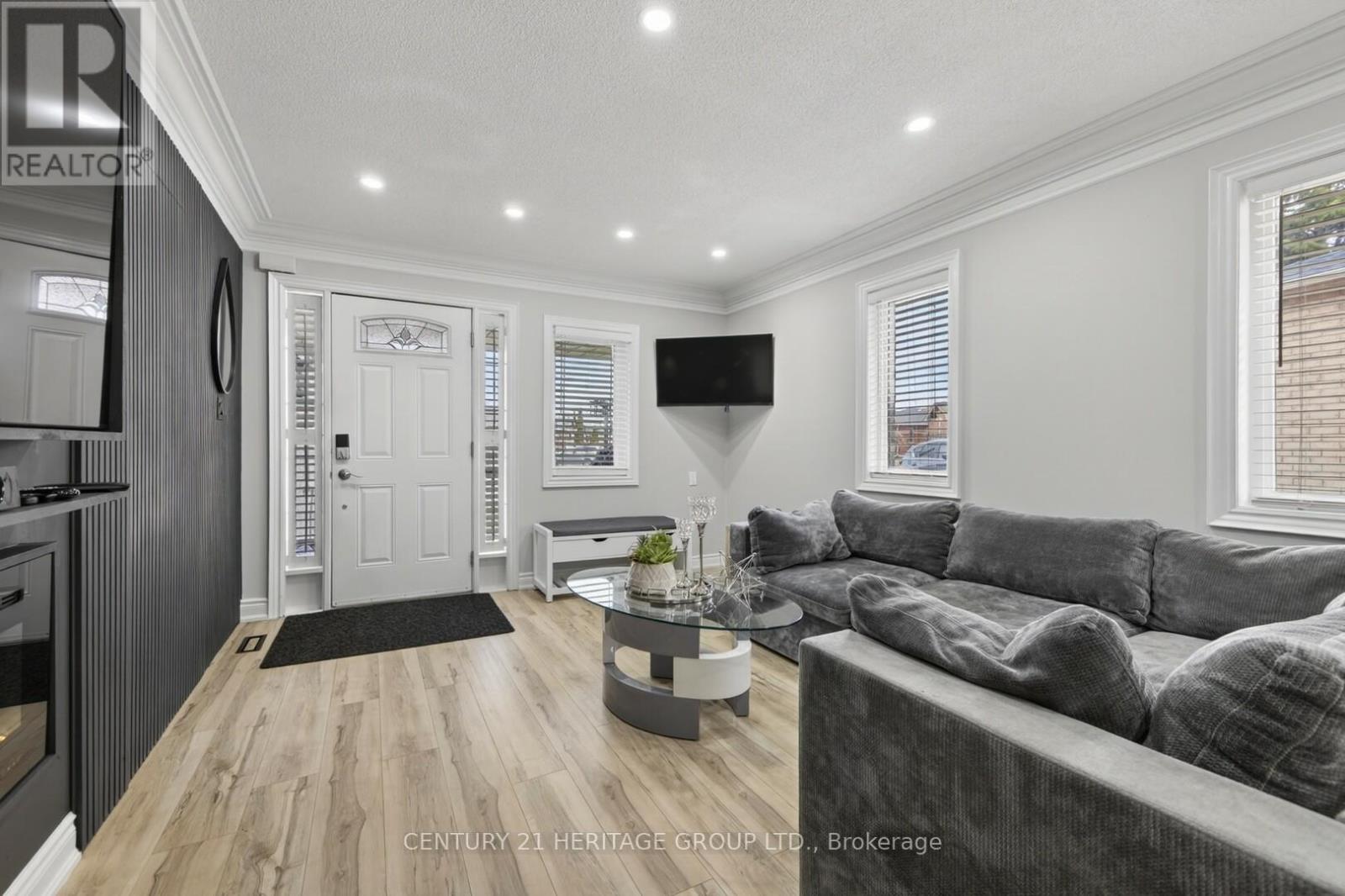 137 Cunningham Drive, Barrie (Ardagh), Ontario  L4N 5R3 - Photo 4 - S13019992