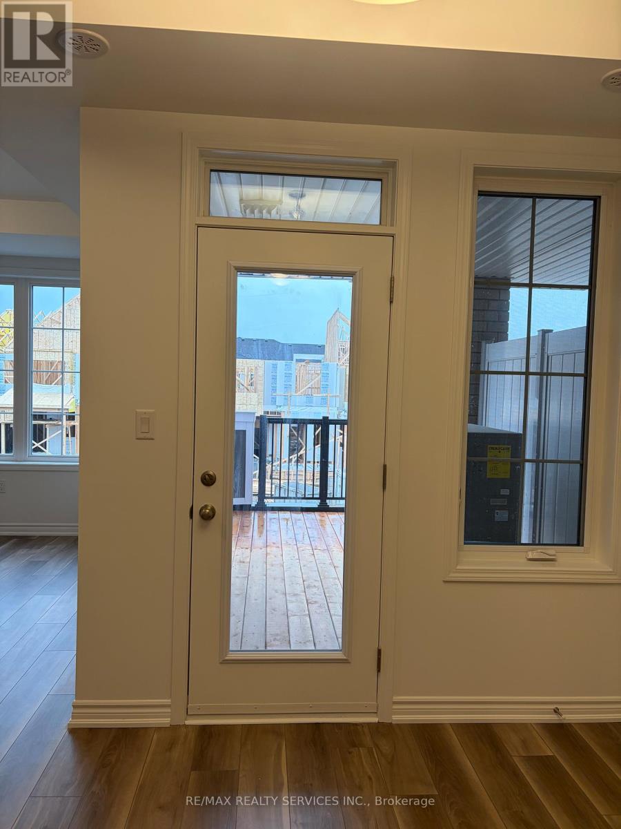 92 Yorkshire Drive, Barrie, Ontario  L9J 1B4 - Photo 11 - S13020070